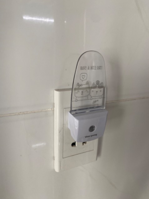 Hàng gia công tạm ổn, so giá thì quá ổn. Cảm biến anh sáng tiện, cứ căm vào dùng thôi.