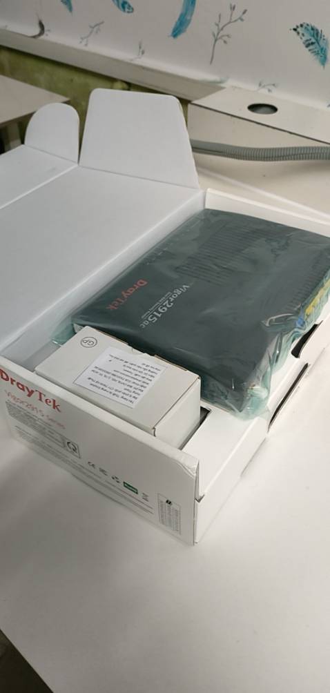 Nhìn gói hàng muốn xỉu luôn. Nhưng shop gói kỹ, bên trong vẫn đẹp bình thường. Chưa *** nhưng cho 5 sao shop đóng hàng cẩn thận.