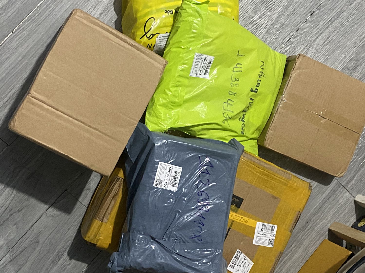 Giao hàng nhanh , chính hãng