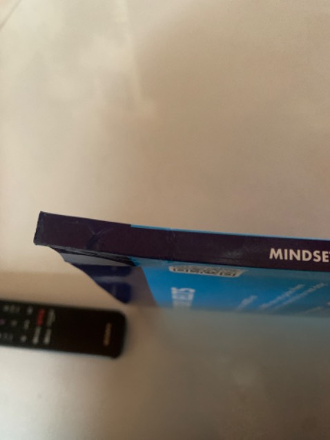 bên vận chuyển làm quyển sách bị cong