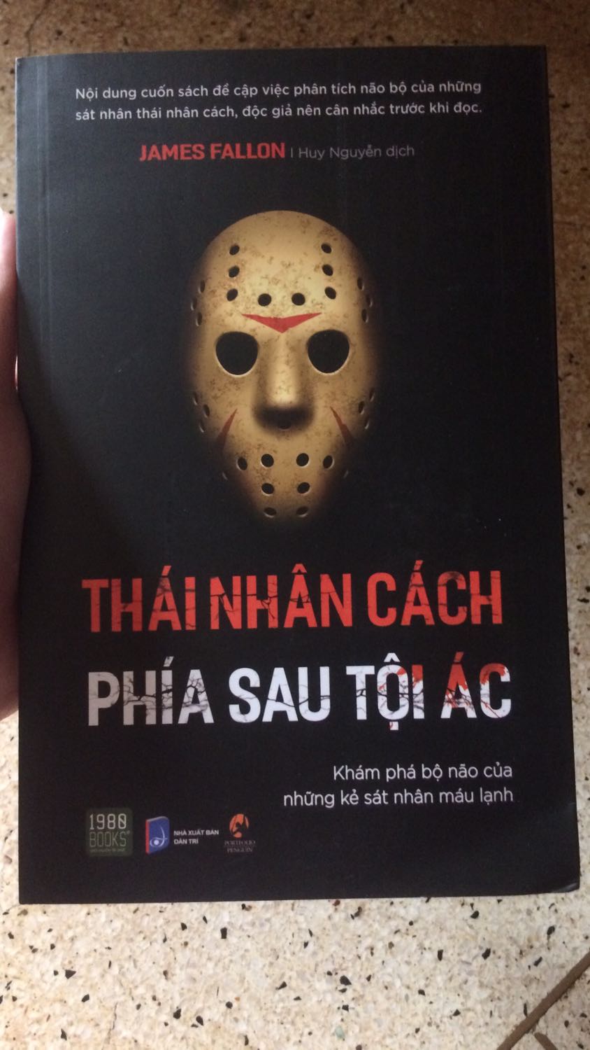 Sách hơi bị quăng góc, đóng gói sơ sài. Sách cũng mỏng. Giao hàng nhanh. Đặt một hôm là nhận được. Còn về nội dung thì mình chưa đọc, hi vọng là hay.
