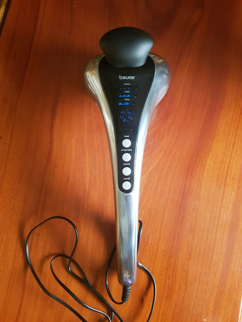 Máy dùng rất tốt, nhiều chức năng, chương trình massage và nhiều mức độ rung phù hợp với cơ thể từng người. Máy khá nặng nên phụ nữ, người lớn tuổi khó khăn trong việc tự sử dụng mà phải cần trợ giúp của người khác