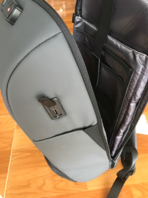 Kiểu dáng thiết kế đẹp, thời trang, màu sắc đẹp, chắc liệu vải mềm mịn....shop đóng gói rất kỉ, giao hàng trước ngày đã hẹn.