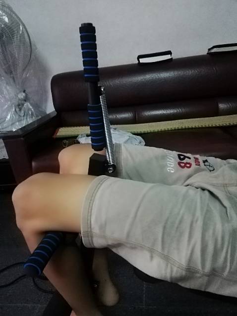 Đóng gói giao hàng cực nhanh . giá cả phù hợp. Sản phẩm hoàn thiện tốt. Nhưng thiết kế sản phẩm cực tệ và bất hợp lí . 
1. Nệm được bắt vào thân ghế bằng pat sắt bé tí mỏng manh. Chịu lực 120 kí là nằm yên. Chứ nhúc nhích tôi nghĩ không được bền lắm.
2. Dây cao su kéo tay chắc dành cho em bé 2 tuổi kéo vì quá nhỏ như đồ chơi vậy.
3. Lò xo kéo tay rất tuyệt nhưng kéo xong không biết xếp vào đâu khi chơi động tác khác, đành để nó cọ vào chim vậy. 
4. Khi chống đẩy phía trước rất dễ đập mặt vào thanh sắt vì nhô lên quá cao. Nên cắt bớt hoặc lót nệm cho an toàn.