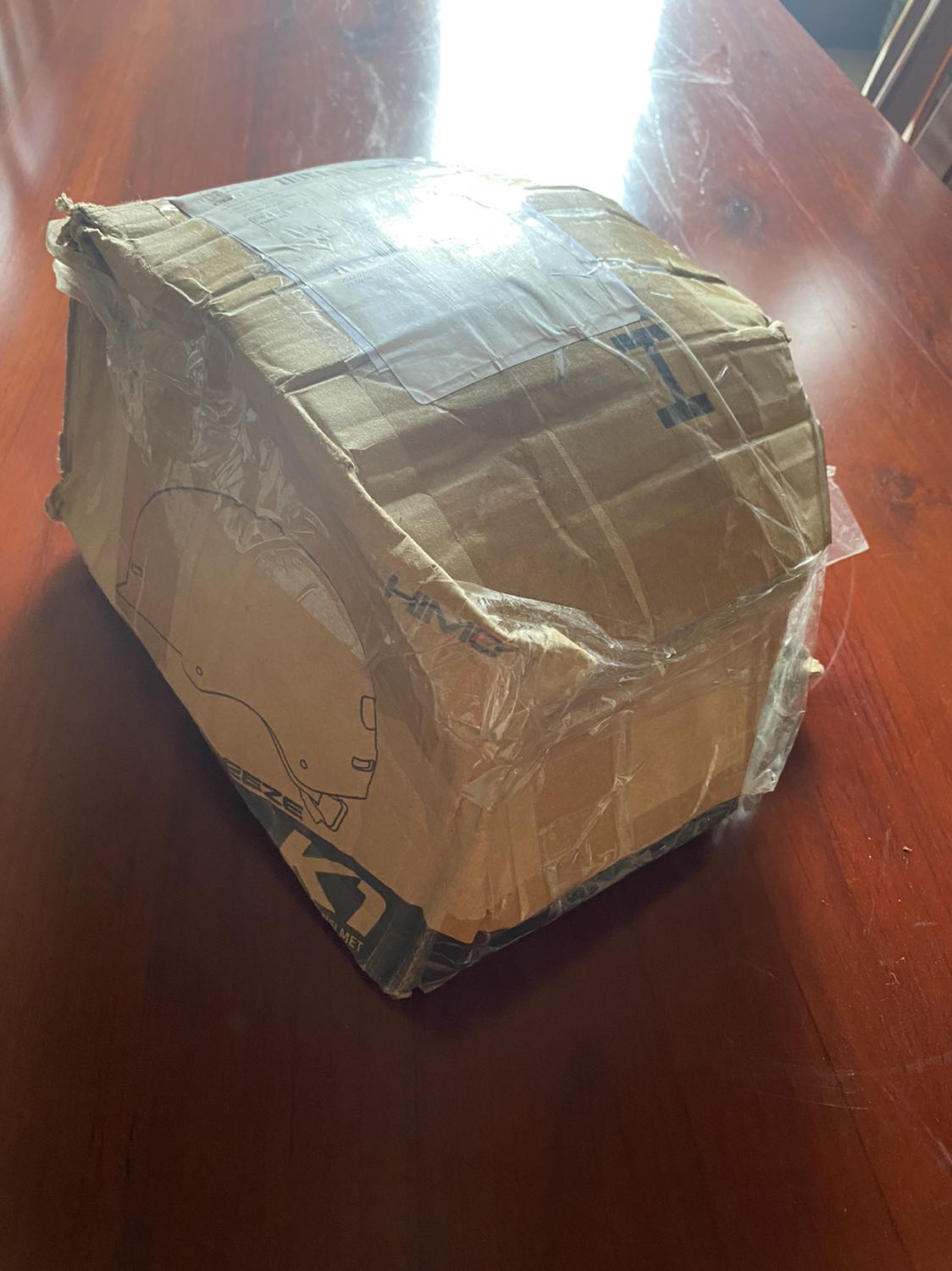 Nón to hơn bình thường, nút gài hơi nhỏ, tay to thì hơi khó bấm nha! Nón to hơn bình thường, nút gài hơi nhỏ, tay to thì hơi khó bấm nha!