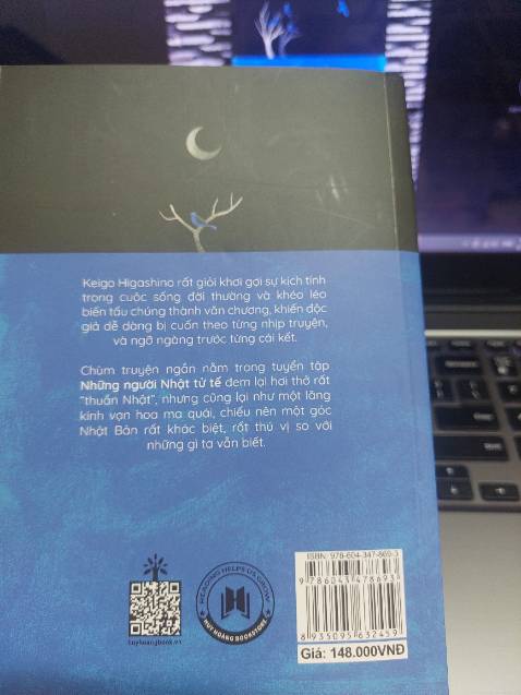 9 truyện ngắn với các chủ đề khác nhau chủ yếu khai thác khía cạnh tâm lý con người, vốn dĩ là thế mạnh của tác giả. Cách kể chuyện nhẹ nhàng mà cuốn hút, những tình huống bất ngờ thậm chí mang màu sắc kỳ ảo cho ta thấy phần nào bức tranh văn hóa đan xen giữa truyền thống và hiện đại trong xã hội Nhật bản.
Một nhà văn chuyên về trinh thám khi kể chuyện đời thường thì cái kết cũng luôn là những bất ngờ thú vị.