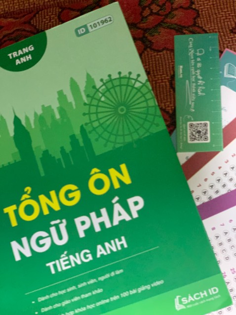 sách của cô Trang Anh thì 10/10 
anh shippee chịu mưa giao 100/10 luôn á
nhưng mà đóng gói của tiki tầm 7/10 thôi, giống như đóng gói cho có