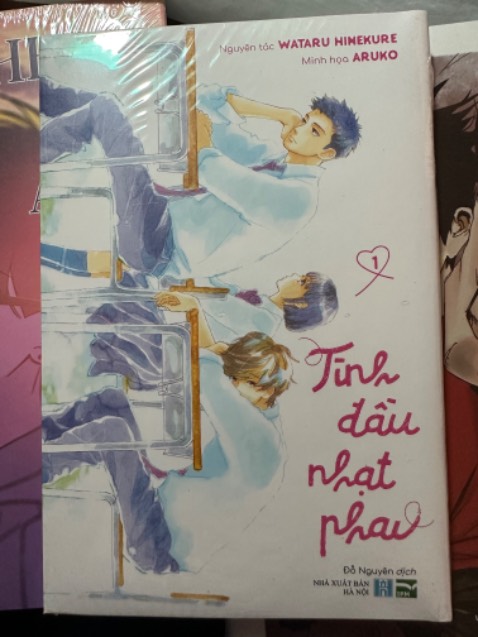 Truyện còn nguyên seal, đủ phụ kiện. Giá truyện rẻ, phù hợp chất lượng. Mấy biểu cảm trong bộ này coi cười xỉu