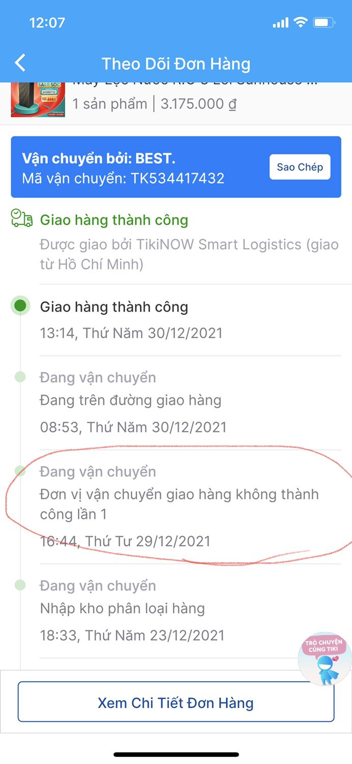 1. Giao hàng: giao hàng trễ, bên vận chuyển niêm yết thông tin không chính xác. Hẹn giao 25/12, nhưng đến 29/12 thì niêm yết hệ thống báo là giao không thành công do khách không nghe máy (nhưng thực tế là mình ko có nhận đc cuộc gọi nào). Đến 30/12 thì giao (sau 2 lần mình gọi hỏi tổng đài)
2. Sản phẩm:
2.1: khung gầm bằng nhựa không chắc chắn lắm, ko cố định bình chứa nước dự trữ. Chốt bị gãy khi lắp đặt. 
2.2: kính cường lực bề mặt ko đc khớp với khung máy nên bị lòi 1 chút ra ngoài (~1mm) khá sắc nhọn có thể gây xước
2.3: máy có công tắc bên trong nhưng ko có hiển thị Tắt/Mở do đèn ko sáng. Đầu dây nguồn motor to hơn lỗ chờ nên phải cắt đầu nối lại 1. Giao hàng: giao hàng trễ, bên vận chuyển niêm yết thông tin không chính xác. Hẹn giao 25/12, nhưng đến 29/12 thì niêm yết hệ thống báo là giao không thành công do khách không nghe máy (nhưng thực tế là mình ko có nhận đc cuộc gọi nào). Đến 30/12 thì giao (sau 2 lần mình gọi hỏi tổng đài)
2. Sản phẩm:
2.1: khung gầm bằng nhựa không chắc chắn lắm, ko cố định bình chứa nước dự trữ. Chốt bị gãy khi lắp đặt. 
2.2: kính cường lực bề mặt ko đc khớp với khung máy nên bị lòi 1 chút ra ngoài (~1mm) khá sắc nhọn có thể gây xước
2.3: máy có công tắc bên trong nhưng ko có hiển thị Tắt/Mở do đèn ko sáng. Đầu dây nguồn motor to hơn lỗ chờ nên phải cắt đầu nối lại
