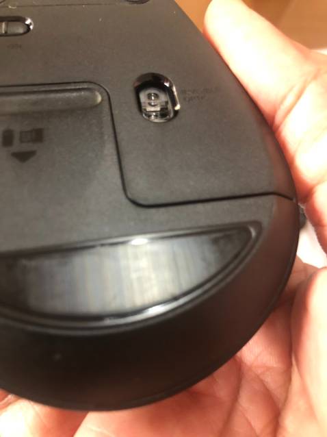 Hàng giao đã bị khui bao bì, sản phẫm có dấu hiệu đã qua sử dụng, pin không đúng chính hãng, lở khui không quay clip nên khả năng khó kiên cáo