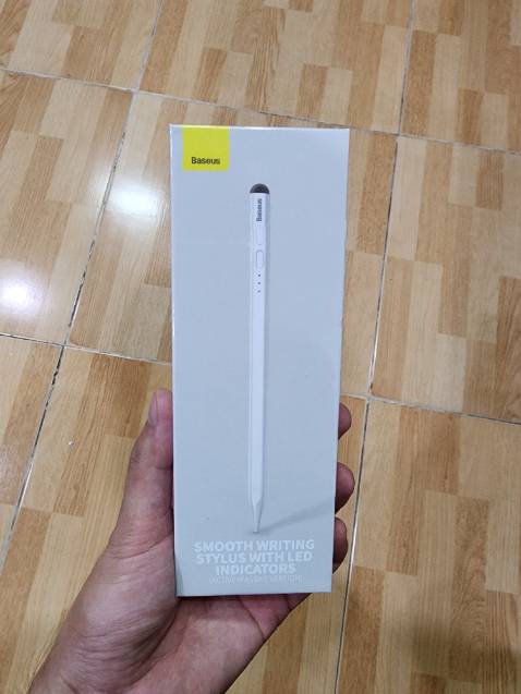 Bút dùng tốt, chỉ cần bật lên và viết, không cần chờ kết nối.