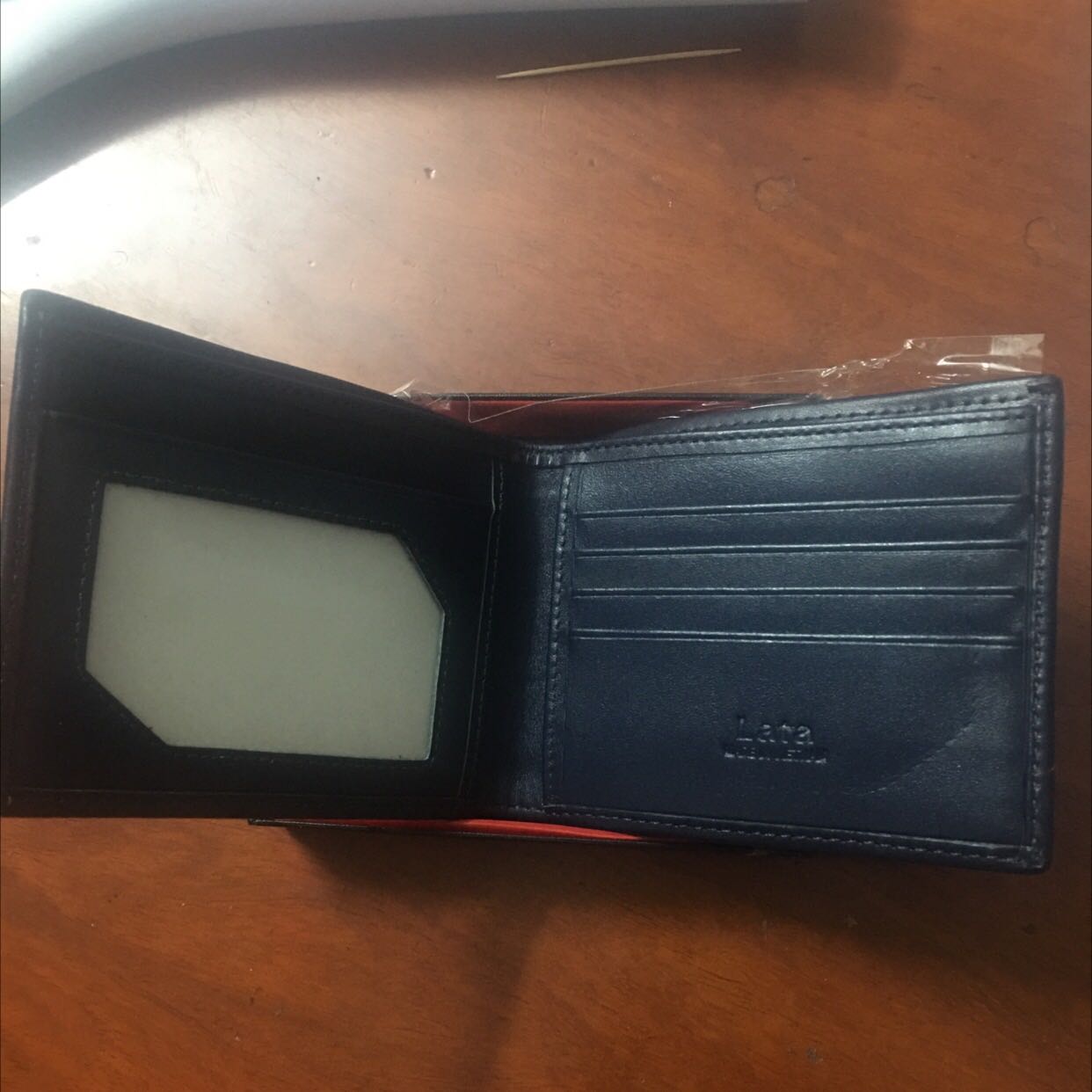 Sản phẩm okie, đóng gói ổn. Chỉ tiếc là bên đơn vị vận chuyển có vẻ như không chuyên nghiệp, giao hàng chậm trễ.