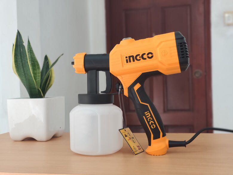 Máy dùng phun rất mạnh và đều màu tuy nhiên do mình ít lao động nên khi dùng máy lâu thấy rất mỏi tay do máy có trọng lượng hơi nặng tay, đánh giá chất lượng tốt so với mức giá Máy dùng phun rất mạnh và đều màu tuy nhiên do mình ít lao động nên khi dùng máy lâu thấy rất mỏi tay do máy có trọng lượng hơi nặng tay, đánh giá chất lượng tốt so với mức giá