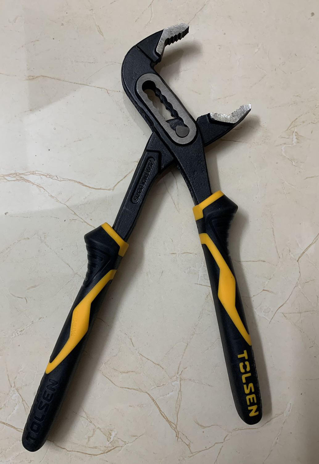 Rất hài lòng:
- Tikinow
- Giao hàng nhanh
- Đóng gói cẩn thận
- Sản phẩm có thương hiệu
- Mẫu mã đẹp, cứng cáp, chắc chắn, lớp nhựa bảo vệ tay cầm tốt, dày
- Răng gọng kiềm ngàm tốt
- Kiềm 250mm cầm vừa tay
- Khẩu độ mở rộng miệng kiềm tối đa được d= 40-45mm