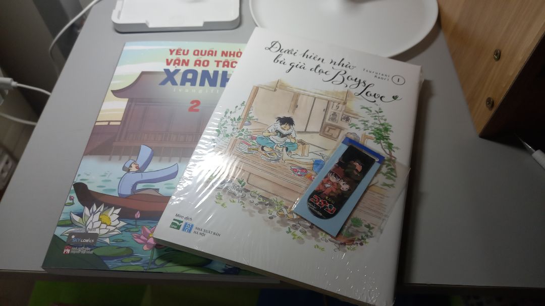 Mình buồn vì tim mình đau, có tập hai nhưng tập 1 không thấy chỗ nào bán nữa cả😣Giao hàng trong ngày, truyện xinh đẹp lắm nhưng mình ước cái bookmark của truyện có thể là hình nhân vật cute cute 😘