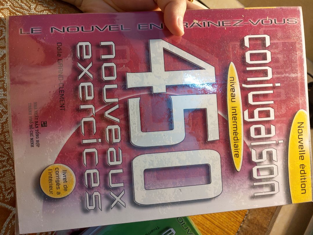 sách ổn, không bị lỗi, giao hàng đúng hẹn. tập trung 100% vào chia động từ, dành cho bạn nào đang bị yếu chia động từ như mình