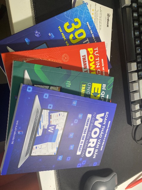 sách in màu đẹp, hướng dẫn kèm theo hình ảnh, mua sách của Antbook đảm bảo chính hãng, có mã QR trong sách để người đọ tham gia khoá học