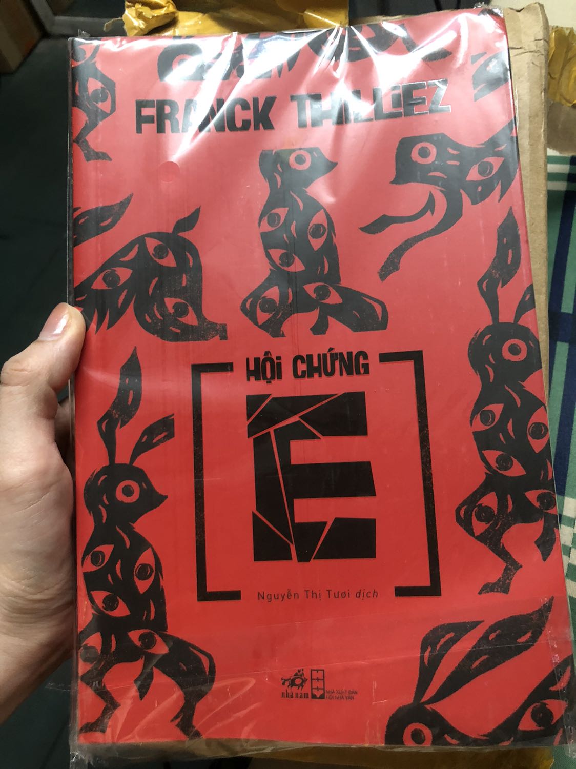 Không biết do giao hàng hay do căn bản như v, nhưng sách bị méo rất nhiều, đánh giá 3 sao là vì sách bị méo, còn nội dung thì đc rv rất nhiều r nên ko còn phải bàn cãi.