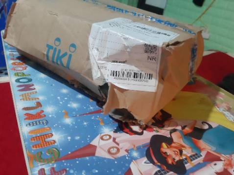 Lúc nhận hàng thì hộp rách và náy 4 góc(có hình ảnh đính kèm), rất ko hài lòng về khâu đóng gói hoặc vận chuyển, hi vọng tiki lưu ý, Còn Sách thì đẹp, chuẩn!