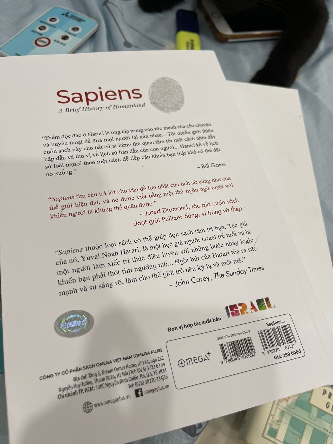 chất lượng ok, chỉ có 1 vấn đề duy nhất là bạn giao hàng đầu tiên. Bạn sau đó giao lại thì rất thân thiện. Cám ơn CSKH của tiki đã hỗ trợ!
Cuốn sách này là must read để hiểu được nguồn gốc con người và vì sao có thế giới hiện tại.