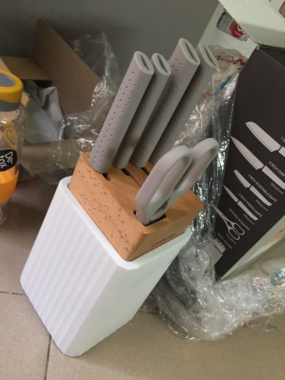 Giao hàng nhanh thấy đẹp chưa sử dụng nên ko biết ok ko nên tạm cho 5 sao còn hàng tặng bộ dụng cụ bào rau củ chưa thấy