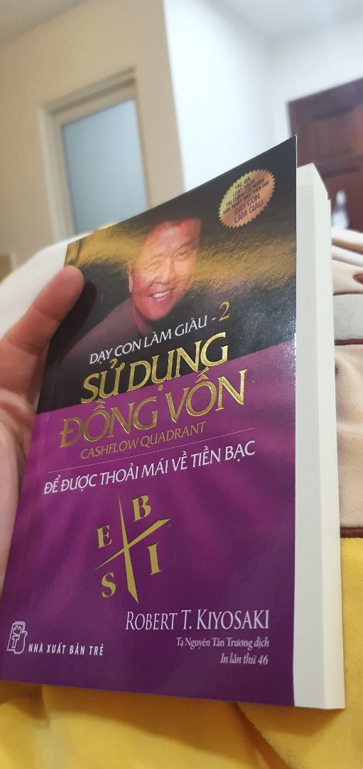 Tiki giao hàng nhanh, đóng gói cẩn thận, sách còn nguyên vẹn mới tinh. Chưa đọc xong nên không biết phải review như nào. Bộ sách này thì nổi tiếng rồi, văn phong viết k bị chán, dạy cho con người ta bao nhiêu là điều hay