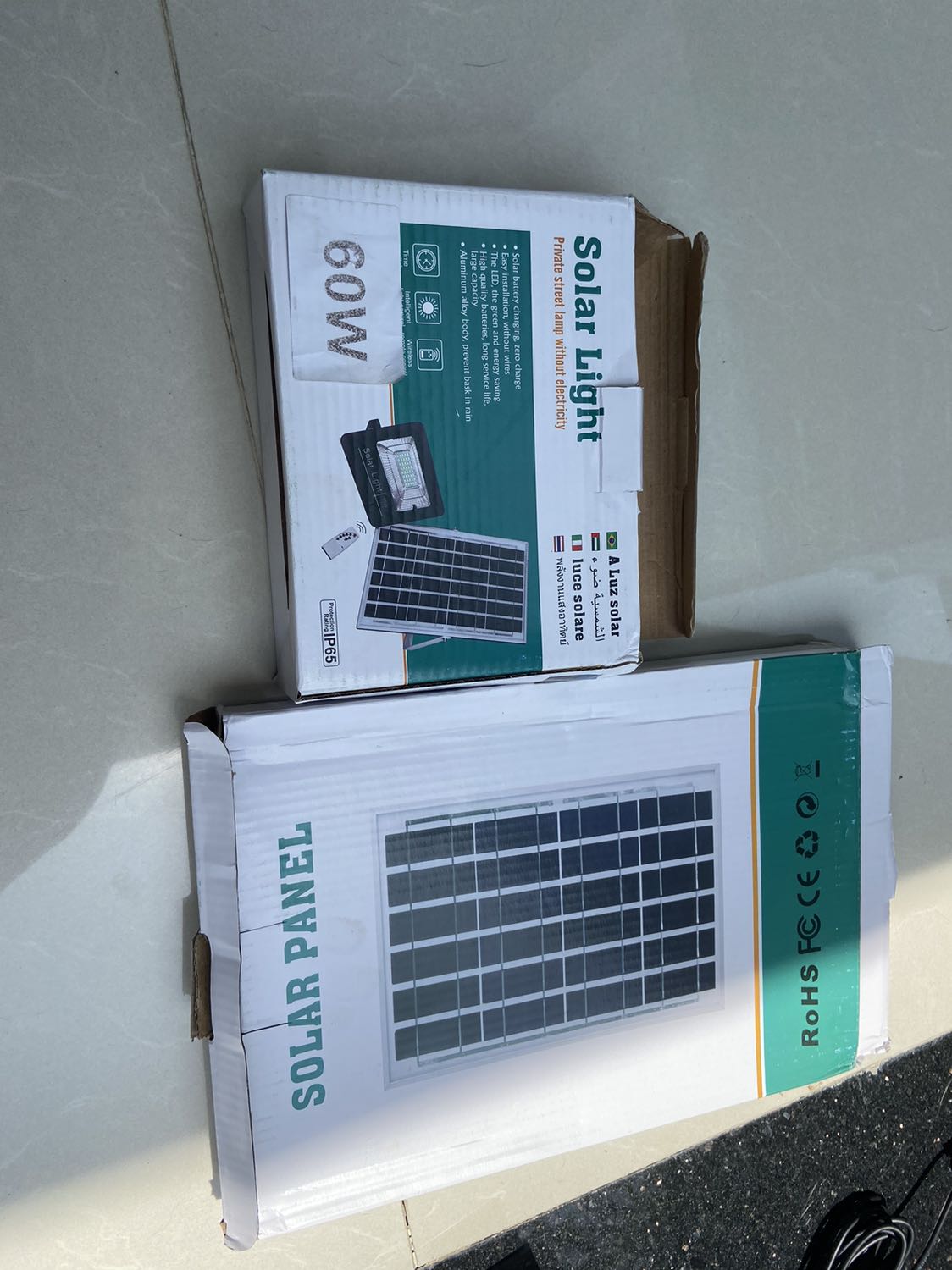 Shop này *** đảo, mua loại 60w mà giao loại khoảng 10w. In tờ giấy 60w dán bên ngoài che. Đúng là *** đảo