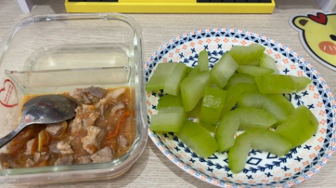 Rất oki nha, mua từ mấy tháng trước mà giờ mới review nè. Rán trứng, nấu canh, nấu lẩu, kho thịt gì cũng làm được á. Rửa cũng dễ nữa. Từ ngày mua nồi chăm nấu ăn hơn, phù hợp ở 1 mình nhé. Ảnh dưới là món mình nấu bằng nồi nha. Ăn lẩu bằng nồi này hợp lý cực lun