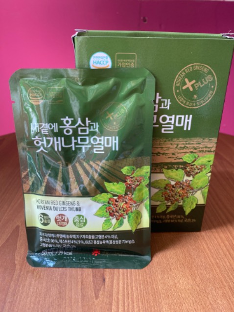 Shop tư vấn rất nhiệt tình, mình bảo dạo này hay lên mụn và nóng nãy trong người thì shop tư vấn loại mát gan giải độc này rất ok, à ngoài ra còn giải bia rượu nữa nên sẵn mình mua cho ba mình uống luôn, hihi.