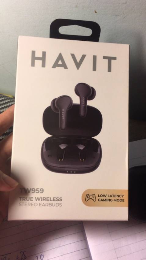 Giống như ảnh í, vì là dạng nhựa dễ dơ nên mình hay bỏ vô túi đen kéo do shop tặng. Chất lượng hàng đc ạ, nghe k ù tai. Có điều nghe lâu thì sẽ tuột ra chút.