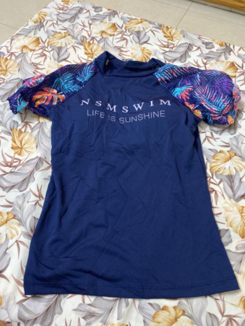 Sản phẩm ok mà mình mặc chật ních. Size L mà áo bé như size S. Quần thì vừa. Shop không có lựa chọn size lớn hơn.