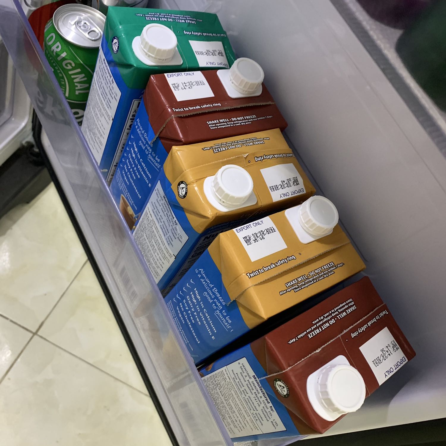 Sữa có vị chua giống sữa hỏng dù date vẫn xa, k biết bên shop bảo quản sữa kiểu gì nữa ?