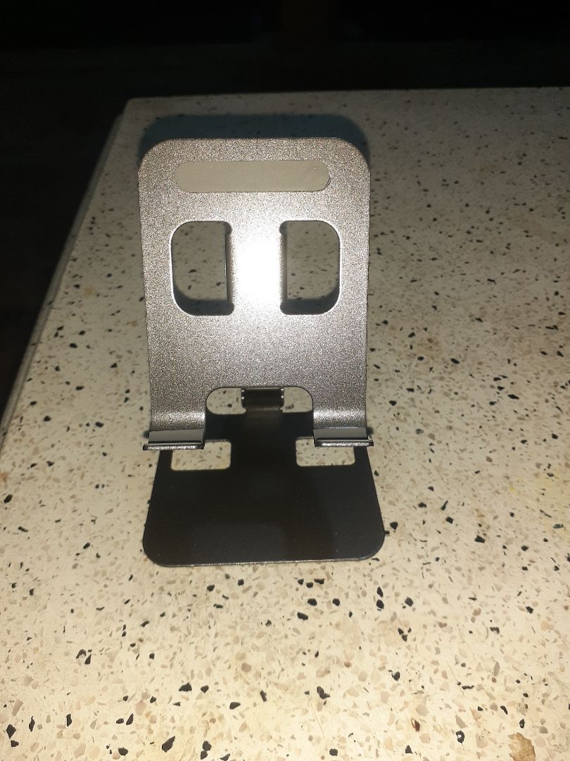 Chất liệu chắc chắn,các khớp ko bị lỏng lẻo. Thiết kế đẹp