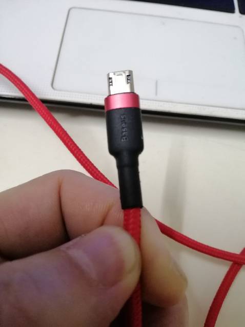 Dây sạc đúng chuẩn. Tuy nhiên 1 mặt dùng chập chờn không sạc được. Để cắm sạc 30p không lên % nào.