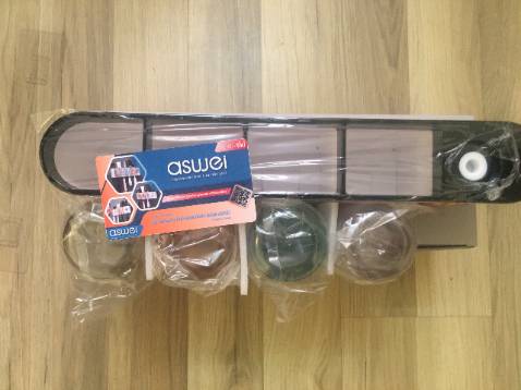 ✪✪✪✪✪ Bộ Dụng Cụ Nhả Kem Đánh Răng ASWEI:
✓ 100% là hàng chính hãng.

✓Thiết kế rất đẹp, đường viền mạ ánh vàng làm điểm nhấn cho sản phẩm.

✓ Chất liệu thân kệ và cốc làm từ vật liệu nhựa tốt. Đã kiểm tra cốc bằng nước nóng rất OK.

✓ Lắp đặt mình thấy đơn giản ( thuộc dạng dùng miếng dán tường chịu lực). Phía trên có hộc để đồ, để được những vật dụng nhỏ tiện lợi. Bám chắc và chịu lực tốt nên cũng yên tâm. 

✓ Kệ được tích hợp bộ nhả kem tự động nên tiện lợi hơn các mẫu khác, tất cả gói gọn vào 1 thân kệ.

✓ Thời gian giao hàng nhanh. Mình đặt tikinow nên hơn 1h là nhận được hàng luôn.

✓ Đóng hàng cẩn thận

✓ Sản phẩm có kèm hướng dẫn bằng tiếng Việt và 1 số lưu ý khi sử dụng nên rất hài lòng về phong cách phục vụ từ hãng ASWEI.

✓ Tặng shop và tiki 5 sao về chất lượng sản phẩm cũng như dịch vụ chăm sóc khách hàng chu đáo.

✓ Mua hàng chính hãng từ gian hàng chính hãng nên vô cùng yên tâm về chất lượng, dịch vụ hậu mãi, cũng như giá cả phù hợp nhất.

✓ Nói chung đây là mẫu sản phẩm có mẫu mã đẹp, bắt mắt.... nên mua nha mn.....