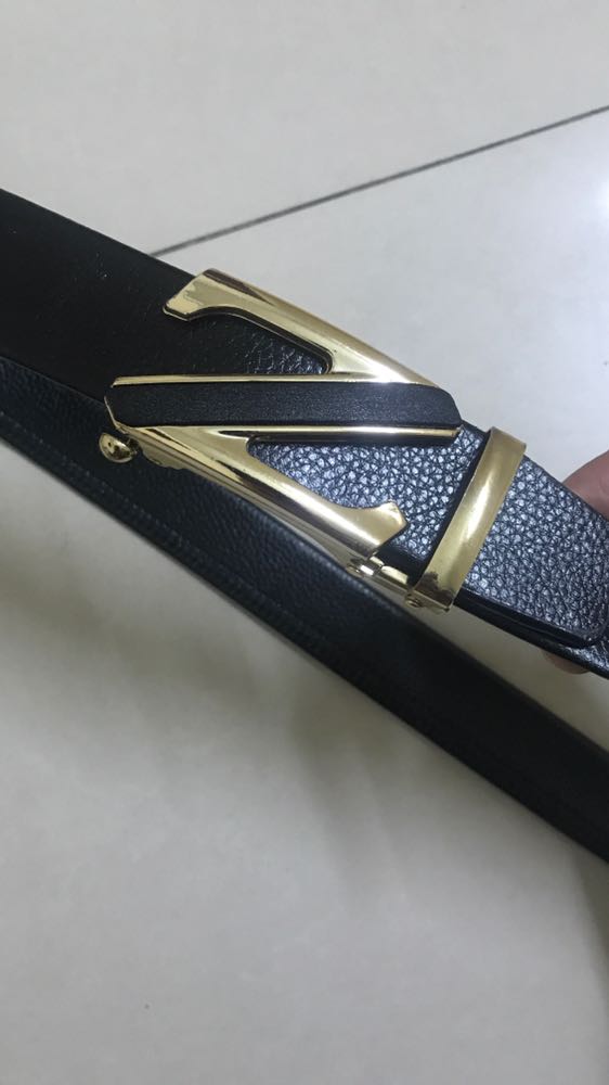 Thắt lưng thời trang, thiết kế đơn giản mà đẹp. Dây da mền và tốt.