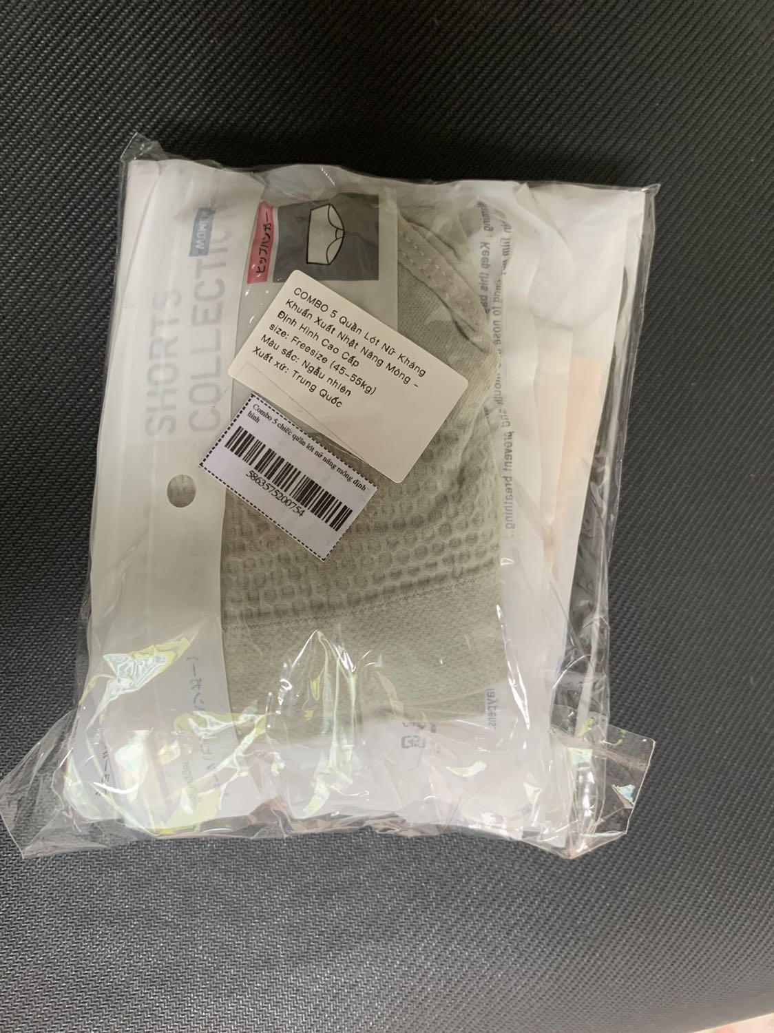 Đóng gói cẩn thận, giao siêu nhanh chưa tới 1 ngày
Đủ màu chắc mặc cả tuần
Vải ok, mỏng mềm