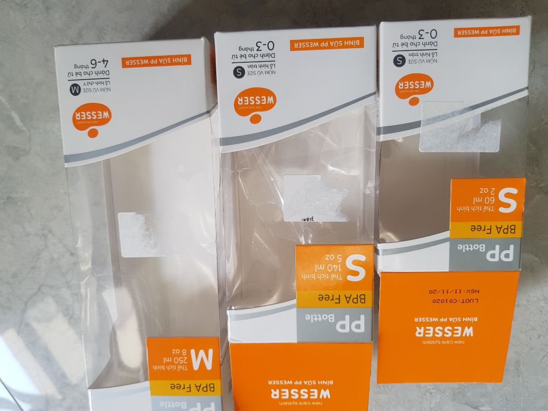 sản phẩm có tem màu trắng bị bóc xé, không thẩm mỹ