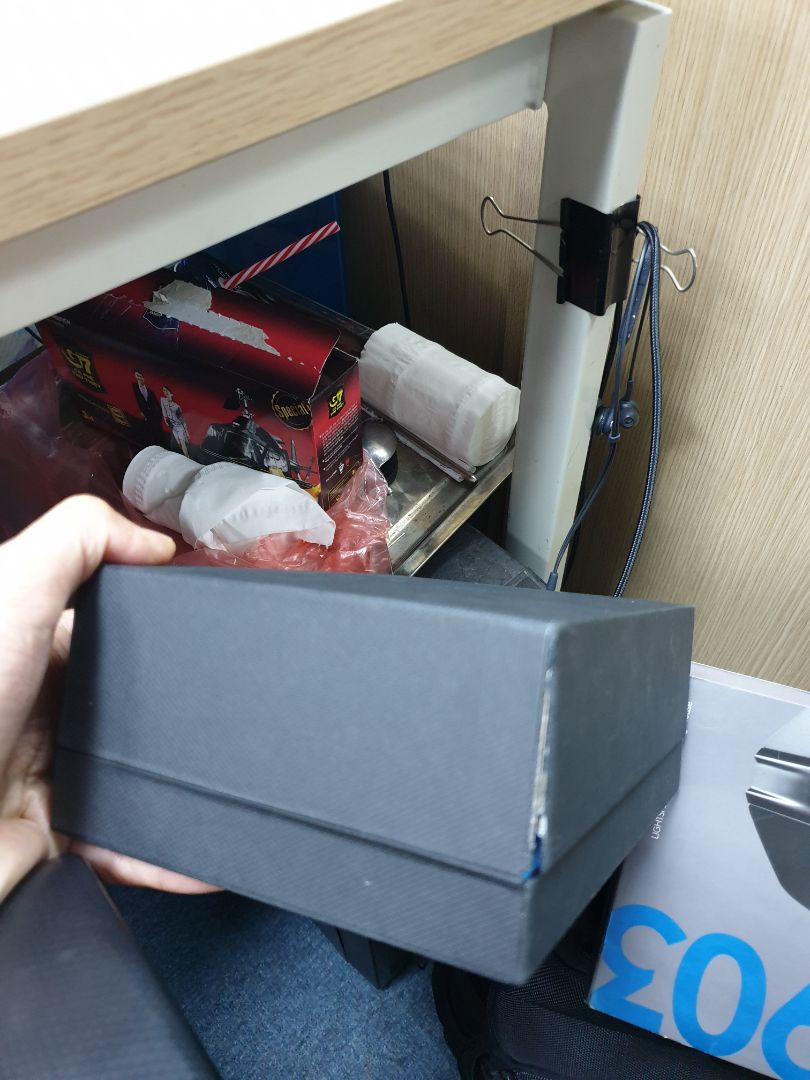 Hộp bị rách. SN của chuột và vỏ ko khớp. Hộp đã bị bóc ko còn nguyên seal. Đề nghị tiki kiểm tra lại đơn hàng này của mình. Mã số đơn hàng 817514272. Hộp bị rách. SN của chuột và vỏ ko khớp. Hộp đã bị bóc ko còn nguyên seal. Đề nghị tiki kiểm tra lại đơn hàng này của mình. Mã số đơn hàng 817514272.