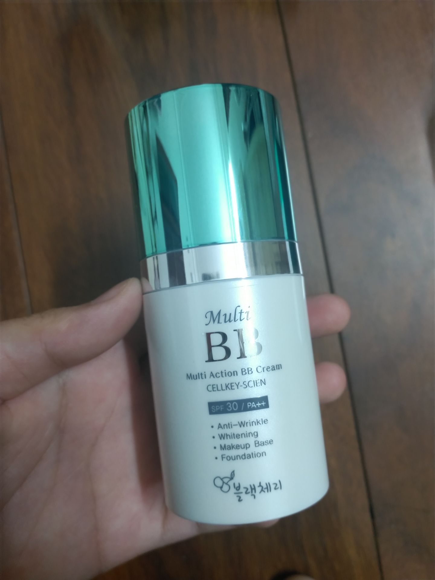 shop nhiệt tình kinh khủng, giao hàng nhanh 2 ngày đã có rồi. sản phẩm dùng thích che khuyết điểm nhìn kì diệu cực luôn ý nói chúng thích lắm luôn ưng quá nè