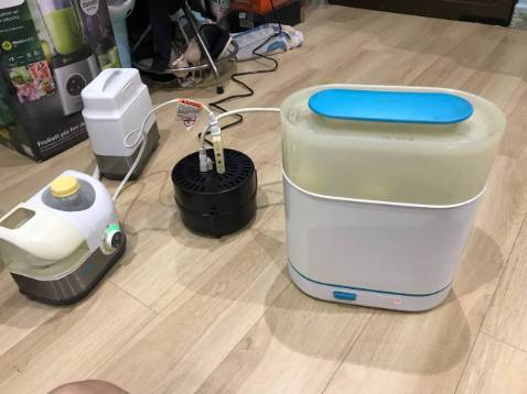 1. Shop rep tin nhắn và tư vấn rất nhiệt tình trước mua hàng. 
2. Hàng đóng gói cẩn thận, mình *** 2 máy cùng lúc, mượt mà, phích cắm máy hâm sữa của mình hơi sai nên phải dùng 1 đầu nối khác mới đc. 
Không có gì để chê cả.