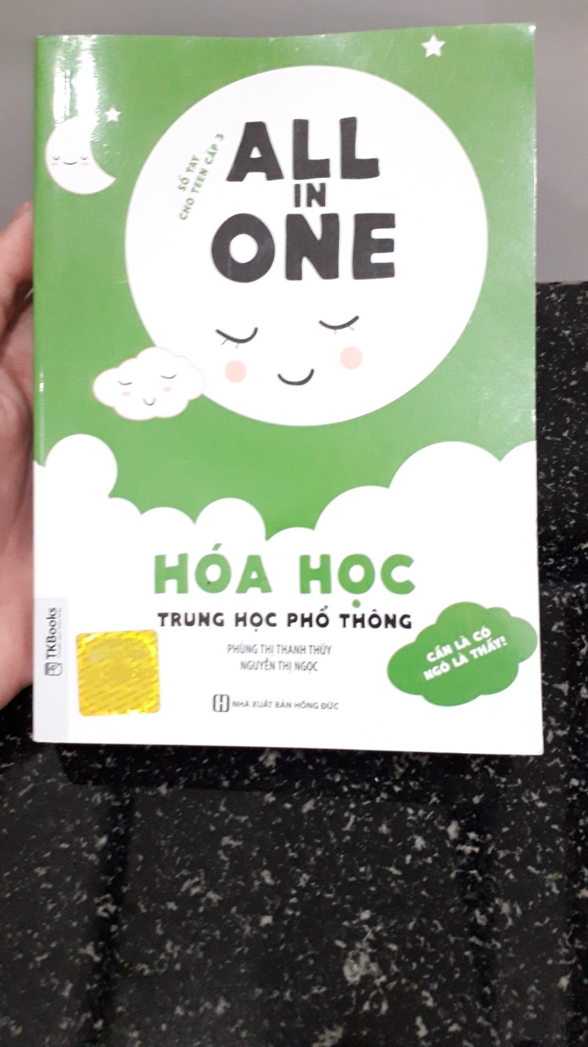 Mình mua vì nghe được nhiều lời giới thiệu, sách ghi đầy đủ lý thuyết và phương pháp giải các dạng bài tập còn có app để học.Nói chung sách rất ok.Giao hàng nhanh mới đặt hồi tối là đến sáng mai giao liền:))))