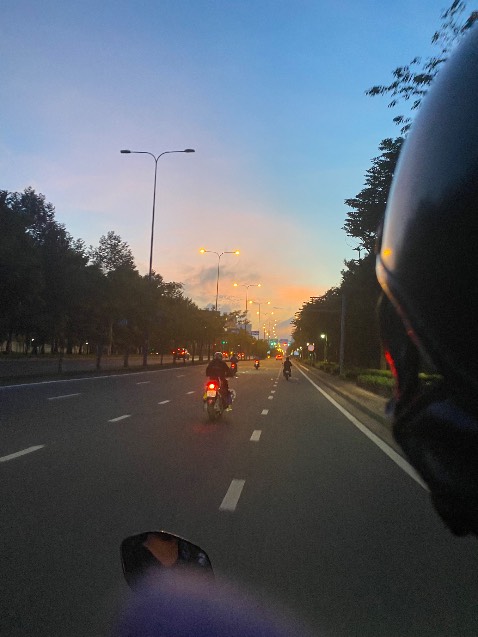 Với mình cuốn này phù hợp cho các bạn ở lĩnh vực viết lách hơn nhu cầu của một đứa ứng dụng trong công tác văn phòng. Cách dẫn dắt làm mình hơi *chán