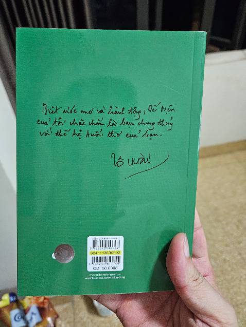Sách có phần bìa đẹp, bên trong có một số tranh minh họa mình thấy phù hợp cho trẻ tiểu học hoặc đầu trung học cơ sở. Giá 50k/quyển rất hợp lý, không quá đắt với nội dung nhận được. Mình mua hai quyển tặng cháu học lớp 2 và lớp 6. Cảm ơn NXB Kim Đồng vì đã ra bản in này.