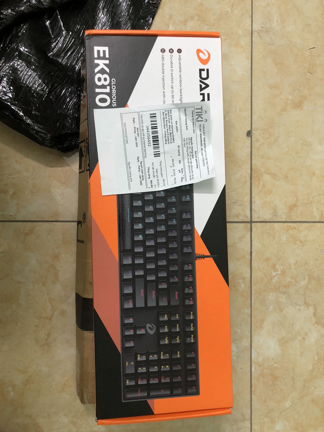 Sản phẩm mới, rất đẹp. So với mức giá thỳ rất ok. 
Chỉ có điều đã đặt loại không tiếng rồi nhưng gõ vẫn kêu tạch tạch. Mới đầu cứ tưởng là bàn phím tiêu âm.
Nói chung ổn. Anh em nên nào ko làm văn phòng thỳ mua được. Còn làm ở văn phòng dùng con này thỳ vẫn hơi ồn!😄