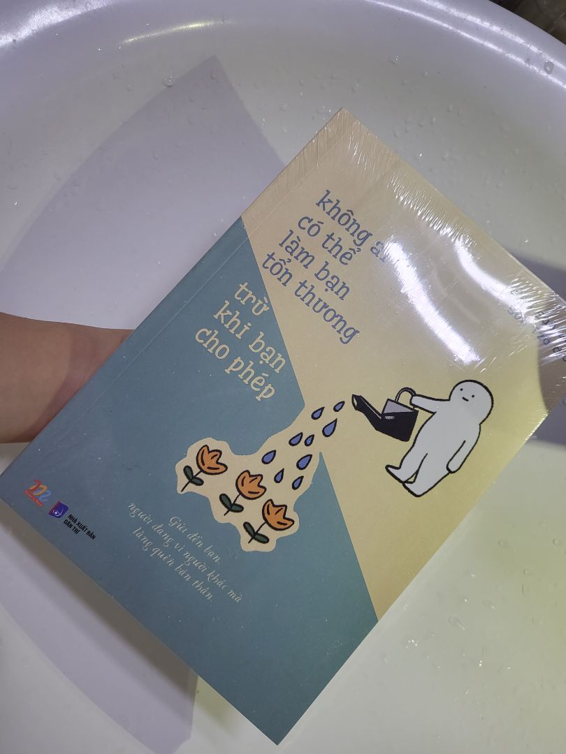 -sách gửi chả thấy lỗi gì cả dù đóng gói sơ sài.
-nói thật nếu bạn đang tìm sự balnce trong cuộc sống, sự tự tin và một cuốn sách nói dể hiểu thì cuốn sách là đủ.
- Riêng mik thì thấy đọc hơi chán, một chương khá ngắn ( ưu điểm) khuyên mấy bn nên đợi sale rồi mua vì mik thấy nó hơi ko đáng kỳ vọng. Nói chubg là có giúp đc mik và ko phải là dỡ.
( để mấy trang cho mn đọc thử)