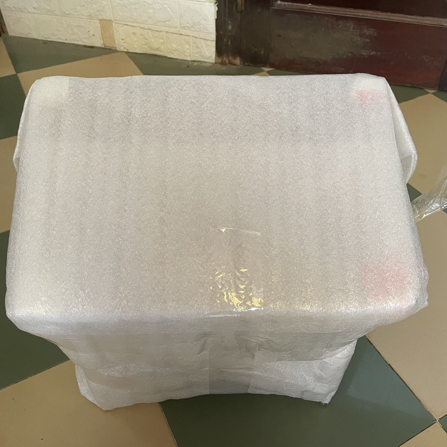 Mình rất ưng ý nhé. Shop bọc hàng rất là kỹ. Kệ đẹp, trang nhã lắm. Độ dốc cực thích hợp, ngồi đọc ko bị mỏi mắt. Gỗ đẹp, nhìn rất chắc chắn. Mình rất ưng ý nhé. Shop bọc hàng rất là kỹ. Kệ đẹp, trang nhã lắm. Độ dốc cực thích hợp, ngồi đọc ko bị mỏi mắt. Gỗ đẹp, nhìn rất chắc chắn.