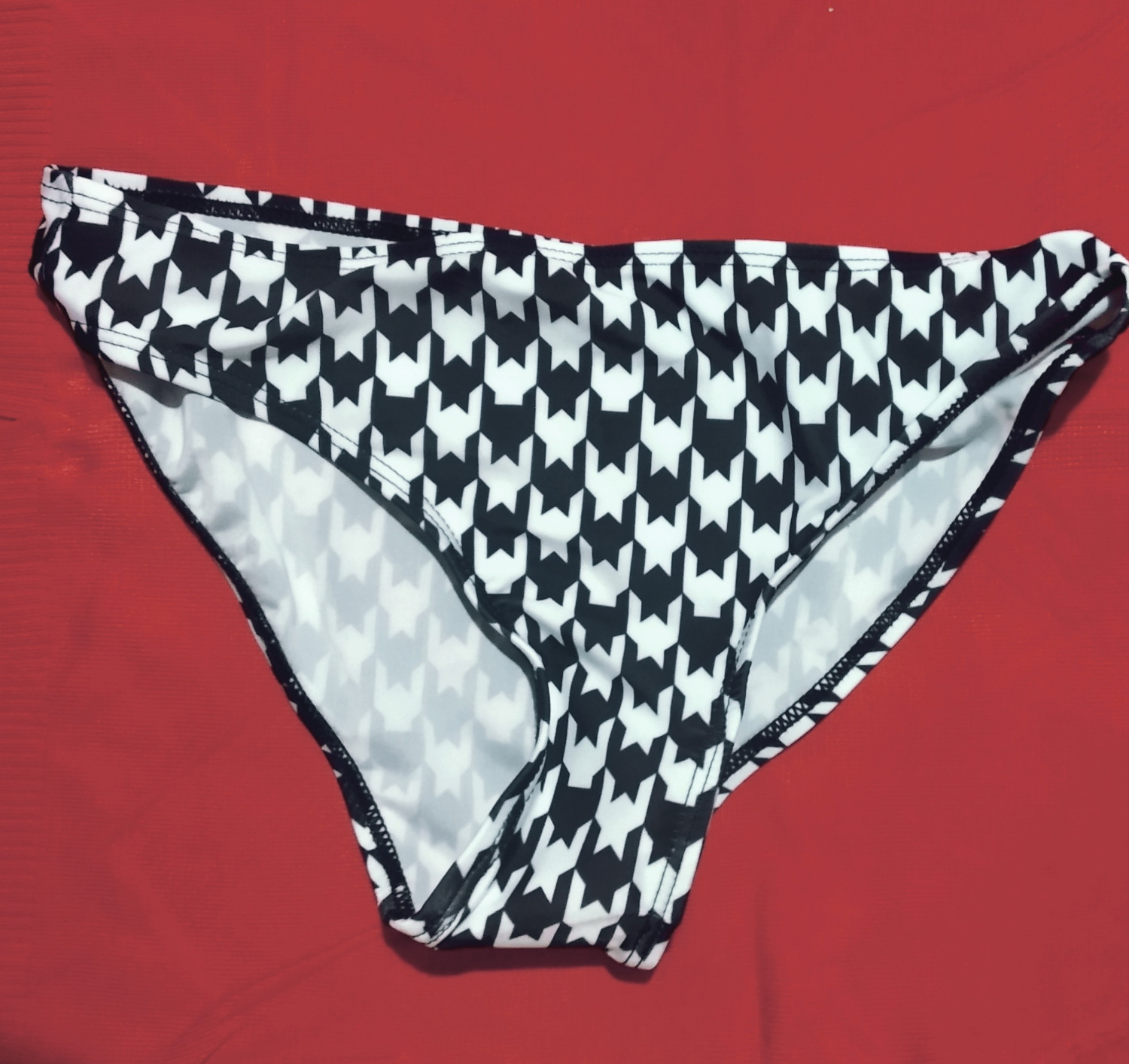 Ba mảnh đẹp, chất liệu tốt lắm. Đã mua hàng nhiều trên TIKI và rất hài lòng so với các trang web khác.