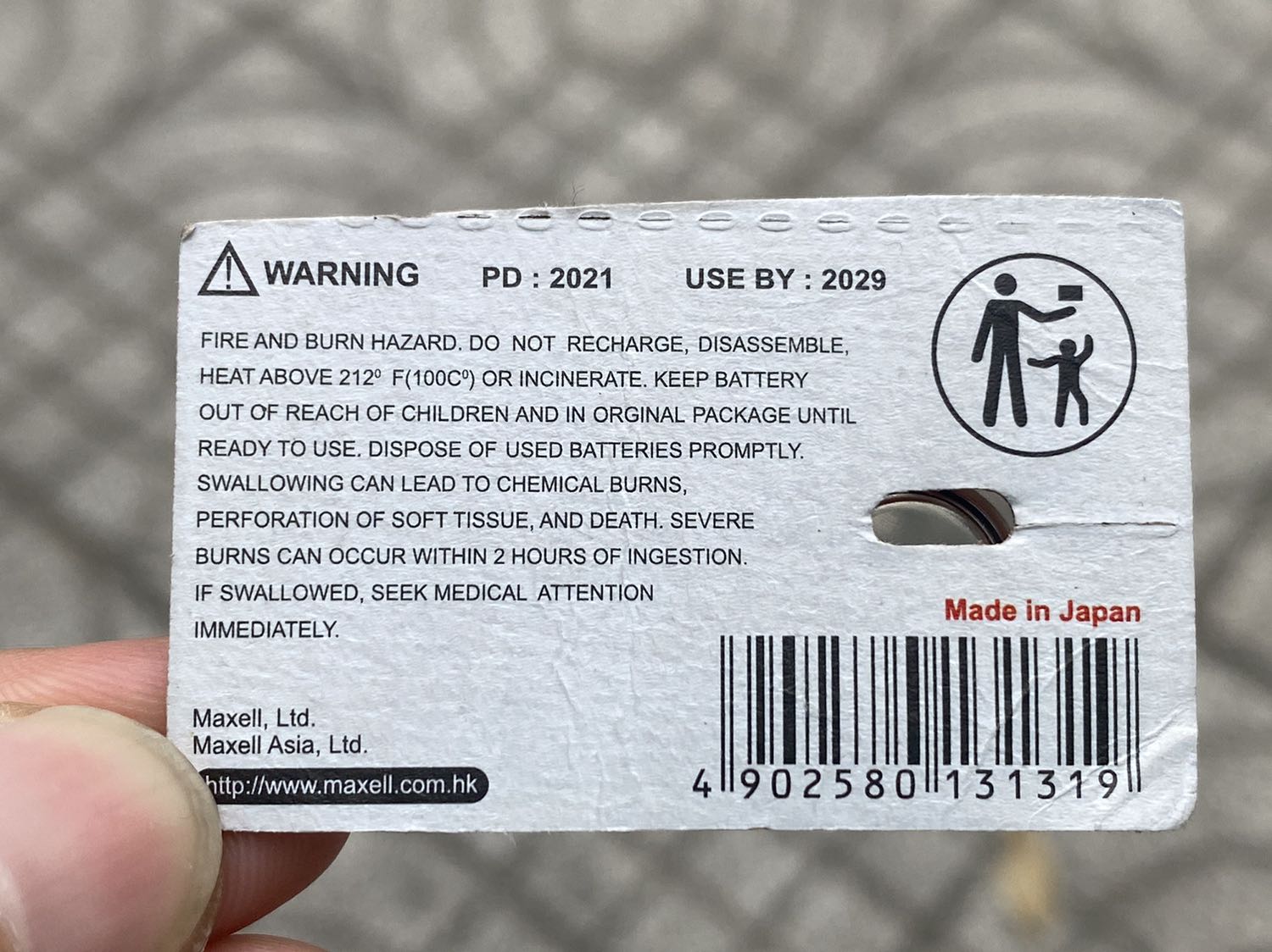 Giao hàng nhanh. 
Nhìn có vẻ xịn. 
Thay vào remote AB sóng mạnh. 
Nên mua