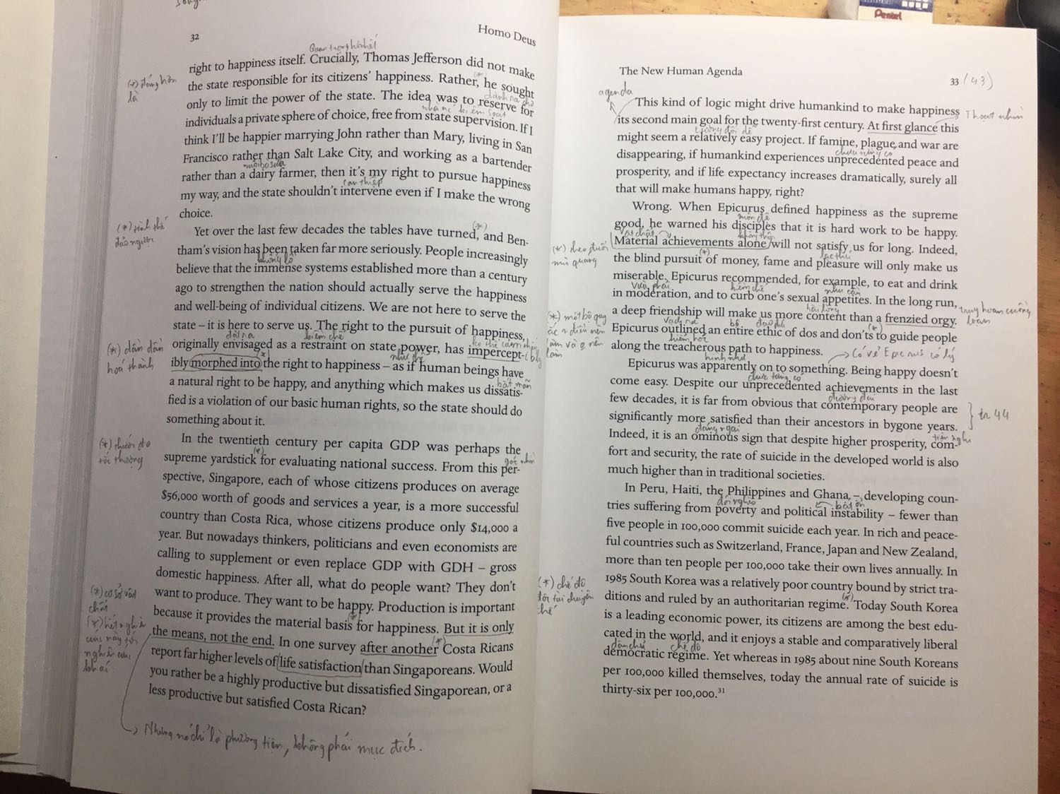Sách hay, tuyệt vời. Đóng gói sản phẩm tốt.
Sách này làm từ giấy in bóng bóng giống kiểu tạp chí nên sẽ khá nặng nếu tính cầm đi để đọc. Nặng gấp đôi so với các quyển khác.